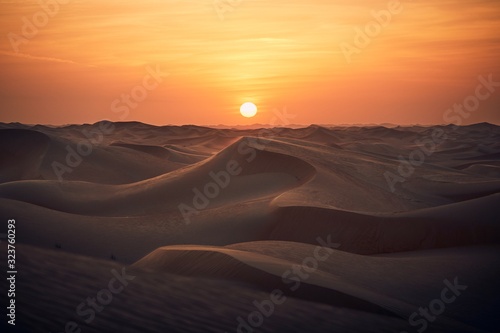 Sand dunes in desert landscape at sunset Fotobehang