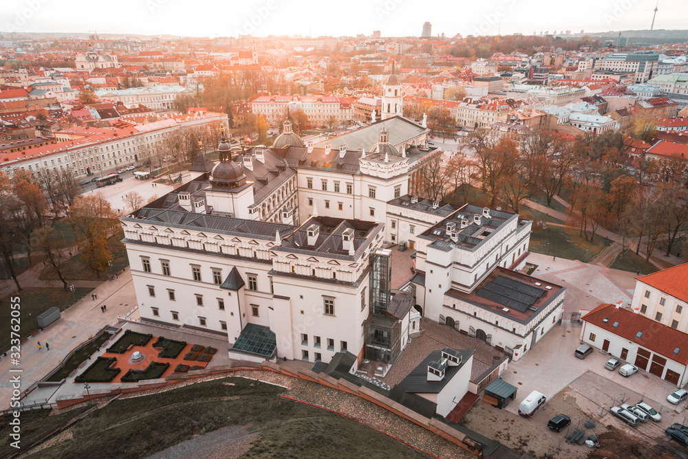 Obraz premium Elevated View of Palace of the Grand Dukes of Lithuania in Vilnius by Sunset