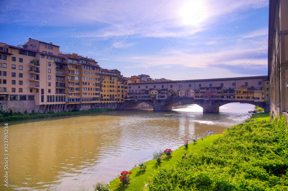 Fototapeta premium A view along the Arno River towards the Ponte Vecchio in Florence, Italy.