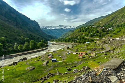 Beautiful_Kaghan_Valley_Pakistan.jpg, village in the mountains
