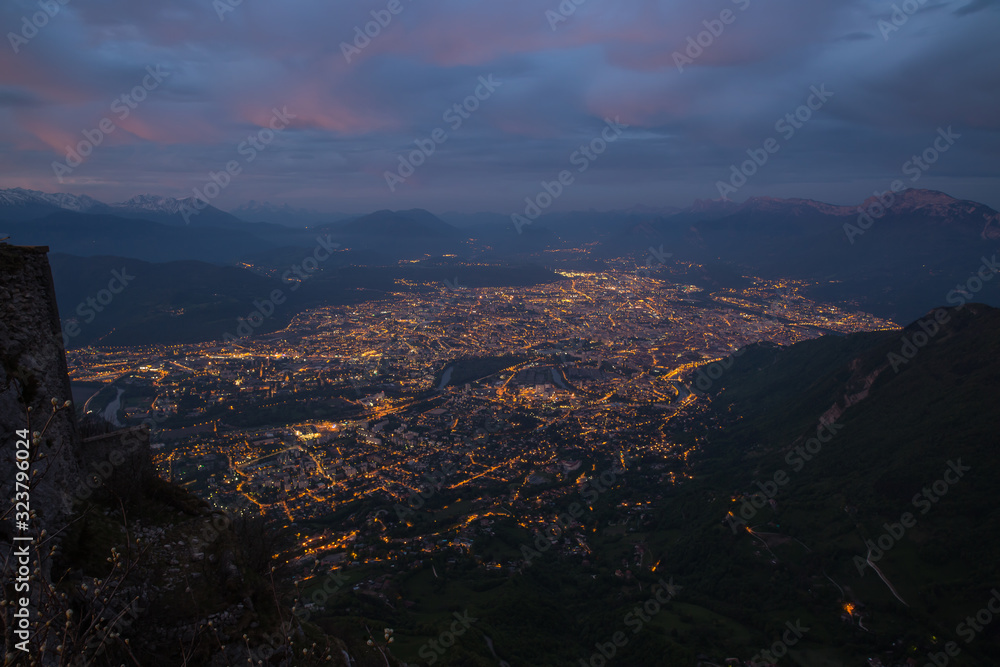 Grenoble à l'aube