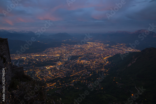 Grenoble à l'aube