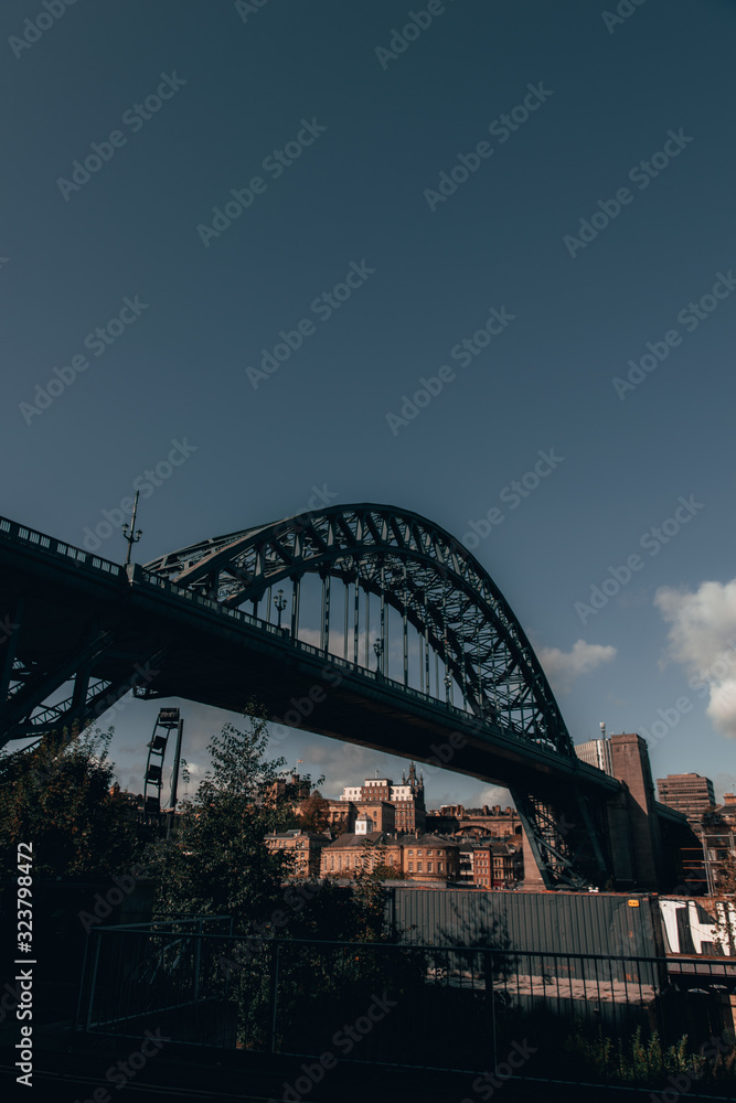 Obraz premium Bridge and blue sky