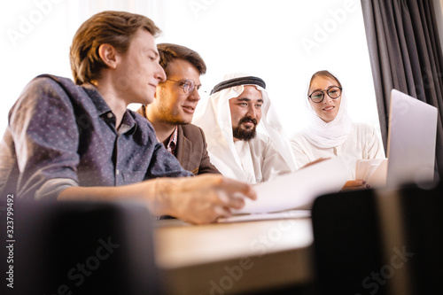 Canvas Print Presentation on a laptop with foreign representatives