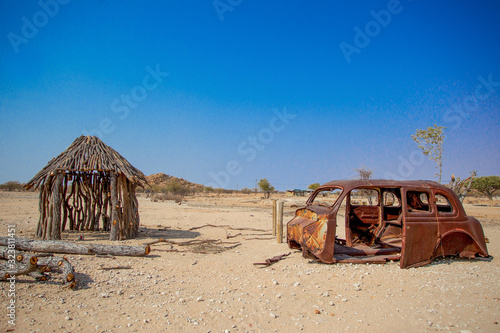 coche abandonado en africa