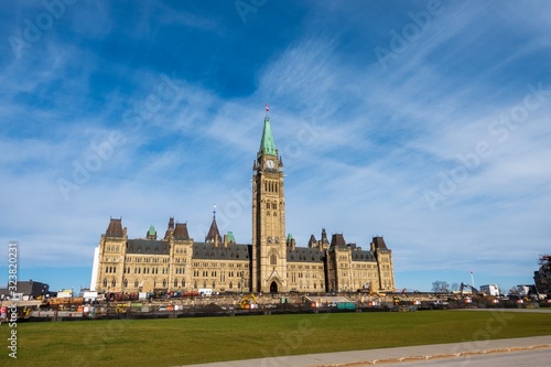 houses of parliament in Canada 