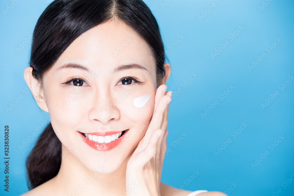 woman apply sunscreen on face woman apply sunscreen on face
