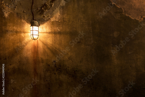 Obraz na płótnie Worn grunge wall with light. Architecture abstract background w salonie
