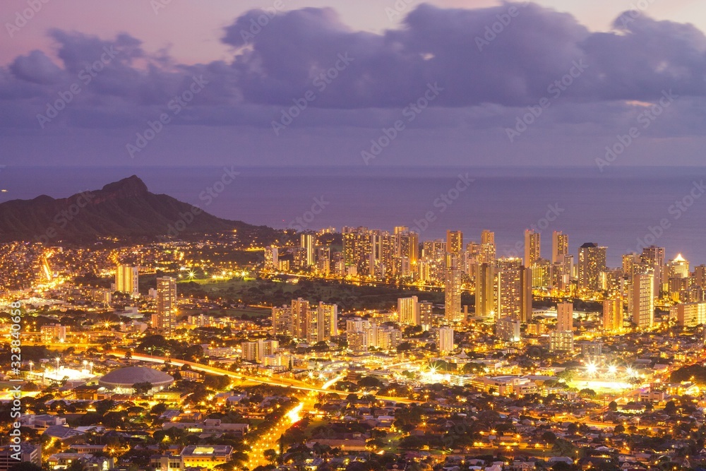 Obraz premium waikiki night view honolulu hawaii