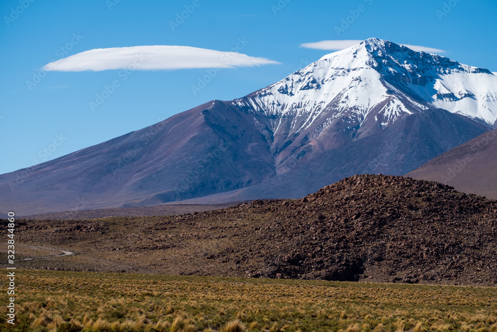 Obraz premium Snow capped mountains in Bolivia during sunny day