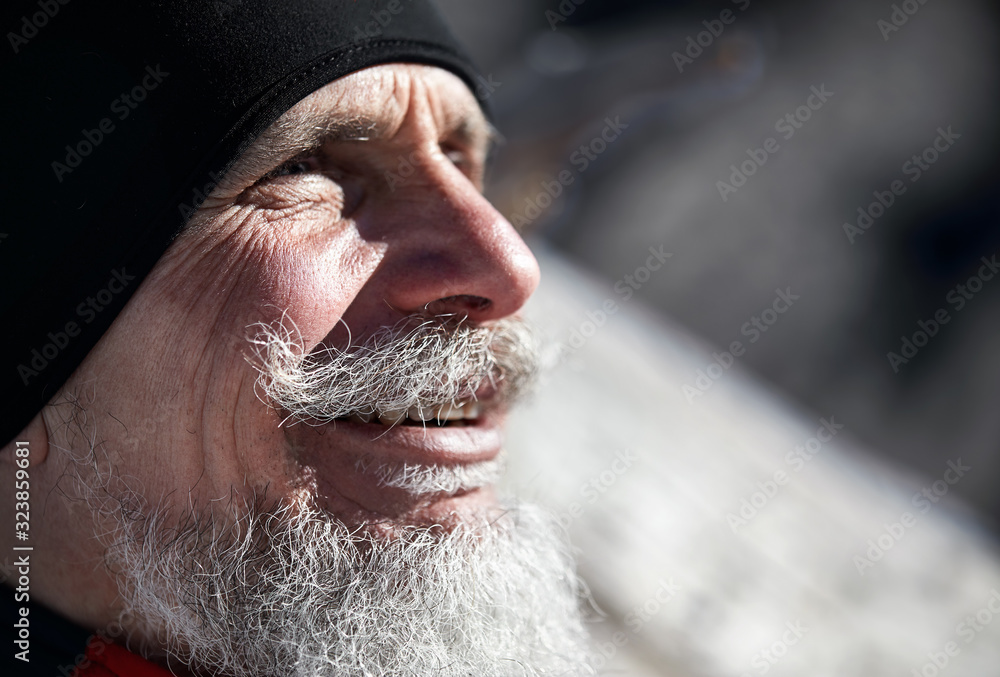 Obraz premium Portrait of old runner man outdoors
