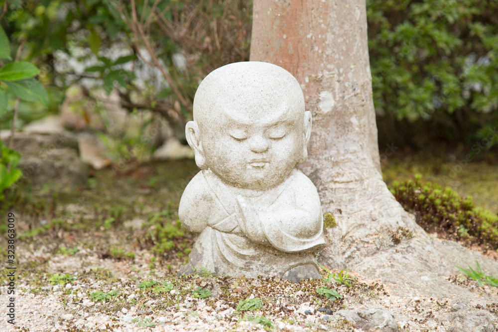 Photograph of a small concentrated Buddha statue Photograph of a small concentrated Buddha statue