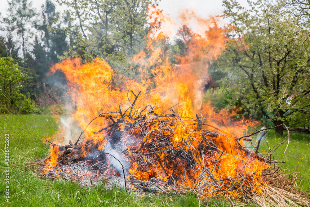 Brauchtumsfeuer, Osterfeuer Ostern Brauchtumsfeuer, Osterfeuer Ostern