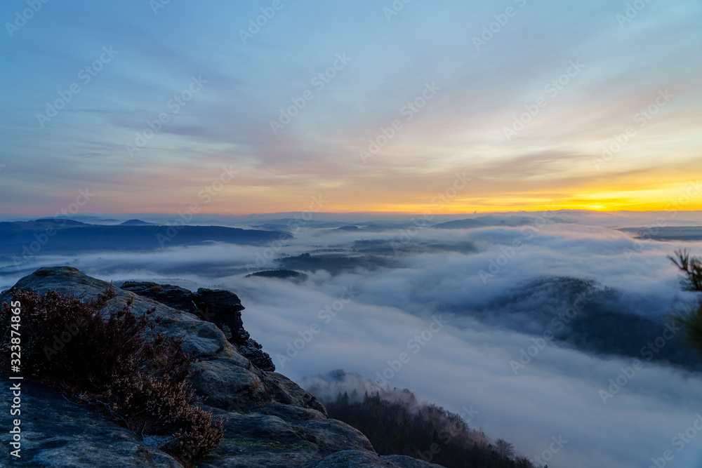 Fototapeta premium Sonnenaufgang Sächsische Schweiz Lilienstein