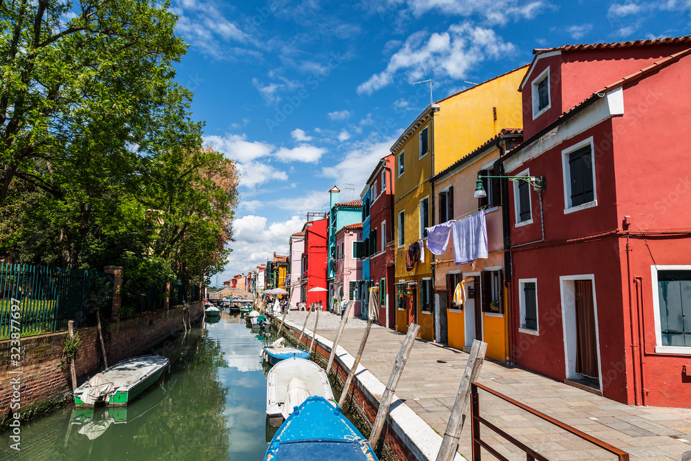 Obraz premium Cityscape on the island of Burano with a canal and bright colorful buildings on the shores, Venice, Italy