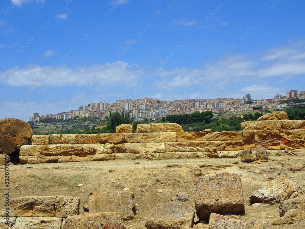 Paysage de Sicile, temple et ville de Agrigento