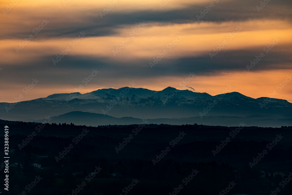 Naklejka premium Sunset and mountain