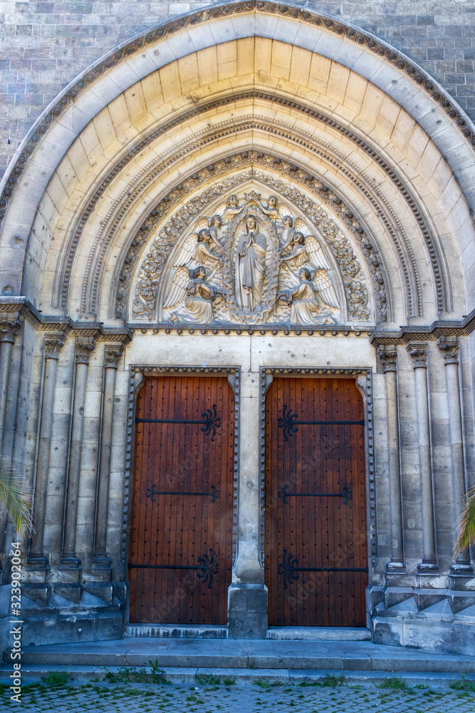 Portal der Kirche Notre Dame in Epernay/Frankreich