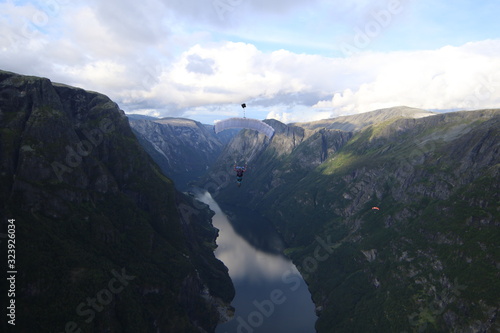 Skydivers over Voss Norway © sindret