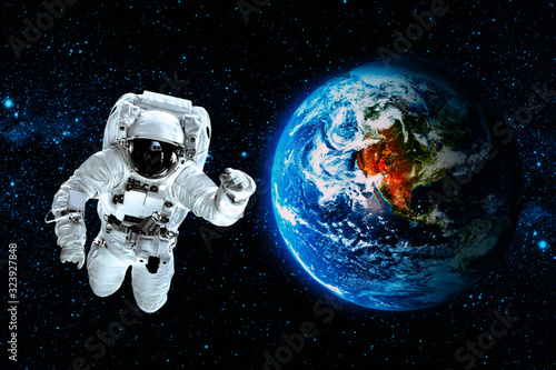 Fototapeta Naklejka Na Ścianę i Meble -  astronaut flies over the earth in space.
