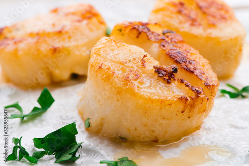 Photos Close up of pan seared sea scallops