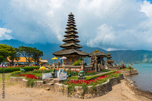Pura Ulun Danu Bratan Hindutempel auf Bali, Indonesien photo