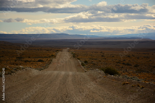 Ruta de tierra en Patagonia, Argentina