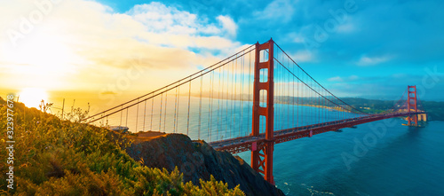 Fotografie, Obraz San Francisco's Golden Gate Bridge at sunrise from Marin County