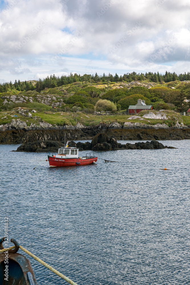 Obraz premium Irish fishing boat in the bay II