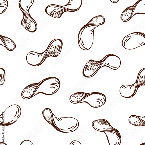 seamless fried potato chips pattern. vector sketch of crunchy delicious potato crisps slices isolated on white. engraved vintage bar food background. beer appetizer. great for package design.