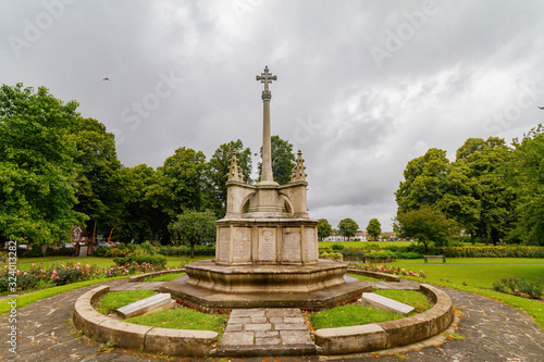 Fotografija Cloudy view of the Litten Gardens in Chichester