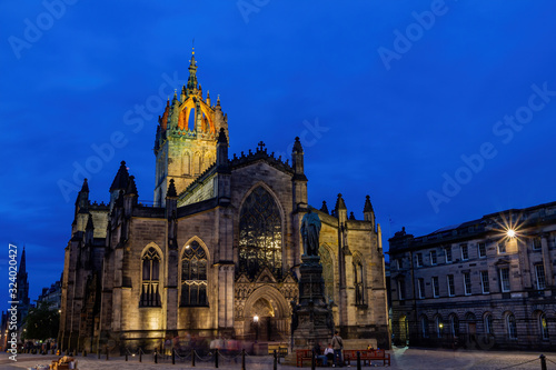 Night view of the St Giles' Cathedral