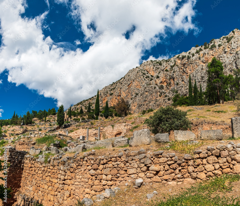 Φωτογραφία Greek Temple of Apollo in Archaeological Site of Delphi, Central Greece