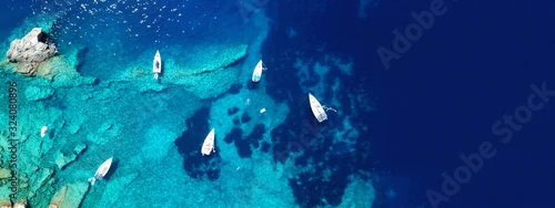 Panel kuchenny z motywem Aerial drone ultra wide photo of sail boat docked in tropical exotic bay with turquoise clear sea