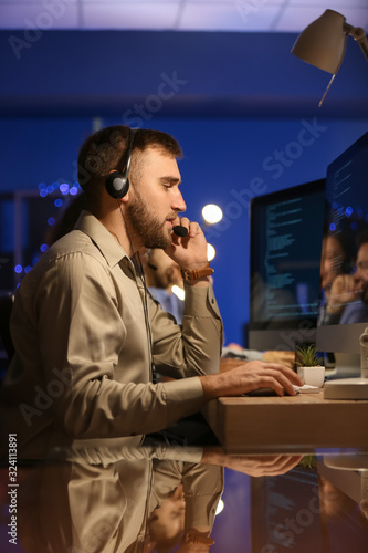 Technical support agents wo...