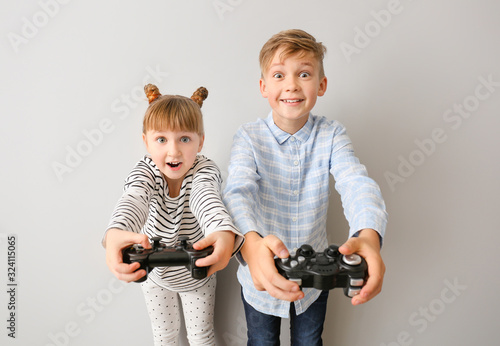 Little children playing vid...
