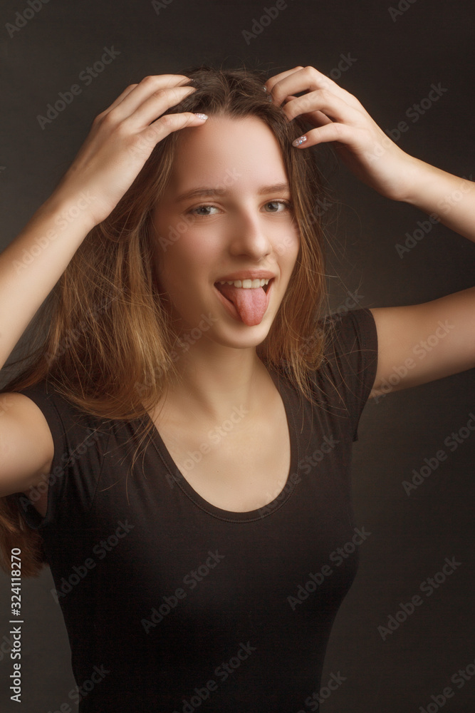 Obraz premium Studio portrait of a girl in a black t-shirt