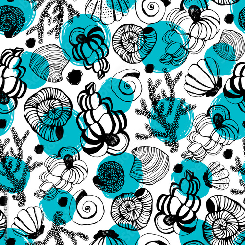 Seamless pattern with seashells. Vector background.
