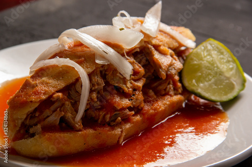 torta ahogada estilo jalisco mexico