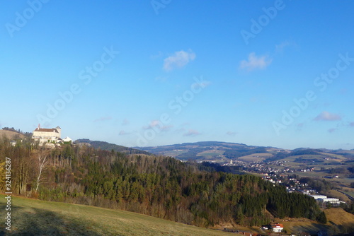 Blick auf Burg und Marktgemeinde Krumbach