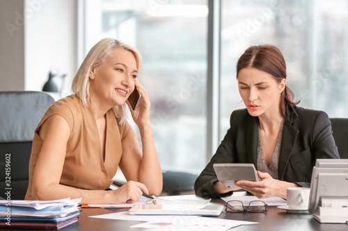 Female accountant and her c...
