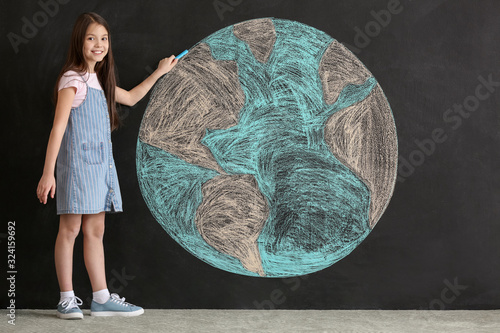 Little girl drawing planet ...