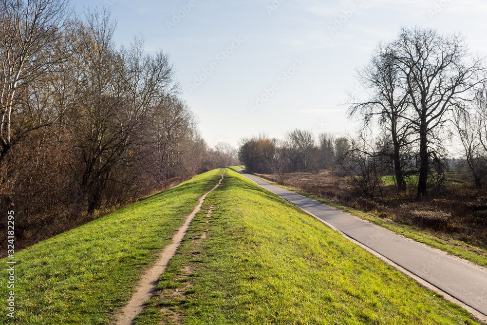 Wał przeciwpowodziowy nad Wisłą