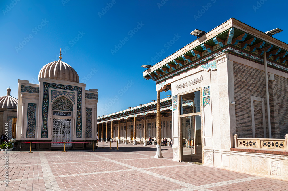 Hazret-Khizr mosque with the mausoleum of the first President of the Republic of Uzbekistan Islam Karimov. Samarkand, Uzbekistan