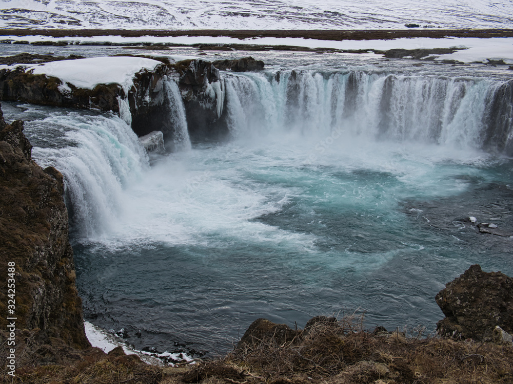 Das Wasserbecken vom Godafoss Wasserfall in Island Das Wasserbecken vom Godafoss Wasserfall in Island