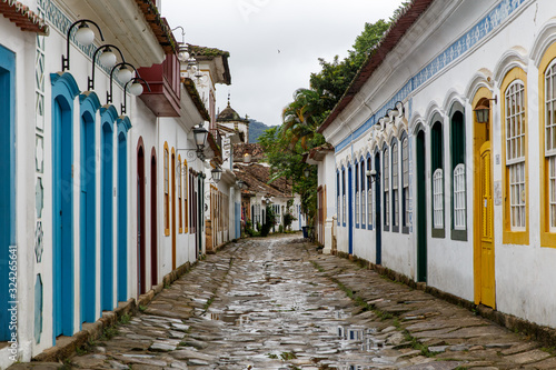 Fototapeta Street of Brazilian colonial city of Paraty