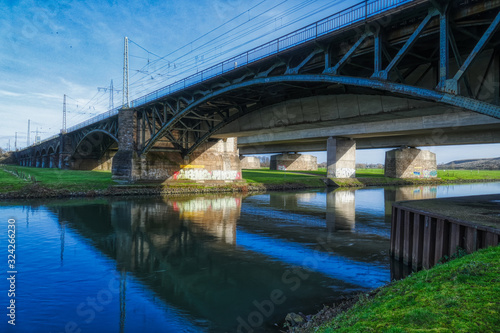 Ruhraue und Brücken in Duisburg