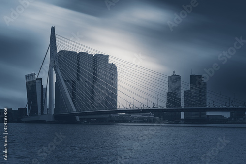 L Erasmusbrug de Rotterdam