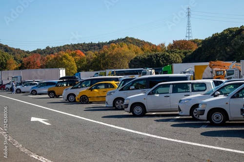 高速道路のサービスエリアの駐車場 photo