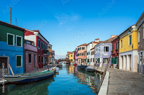 Bunte Gebäude auf der Insel Burano bei Venedig, Italien © Rico Ködder